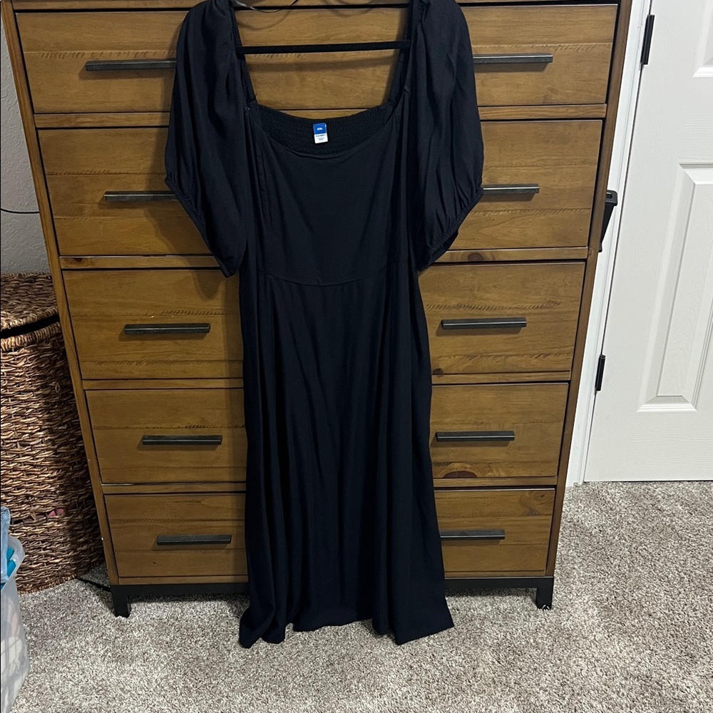 Classic Black Maxi Dress with Puff Sleeves